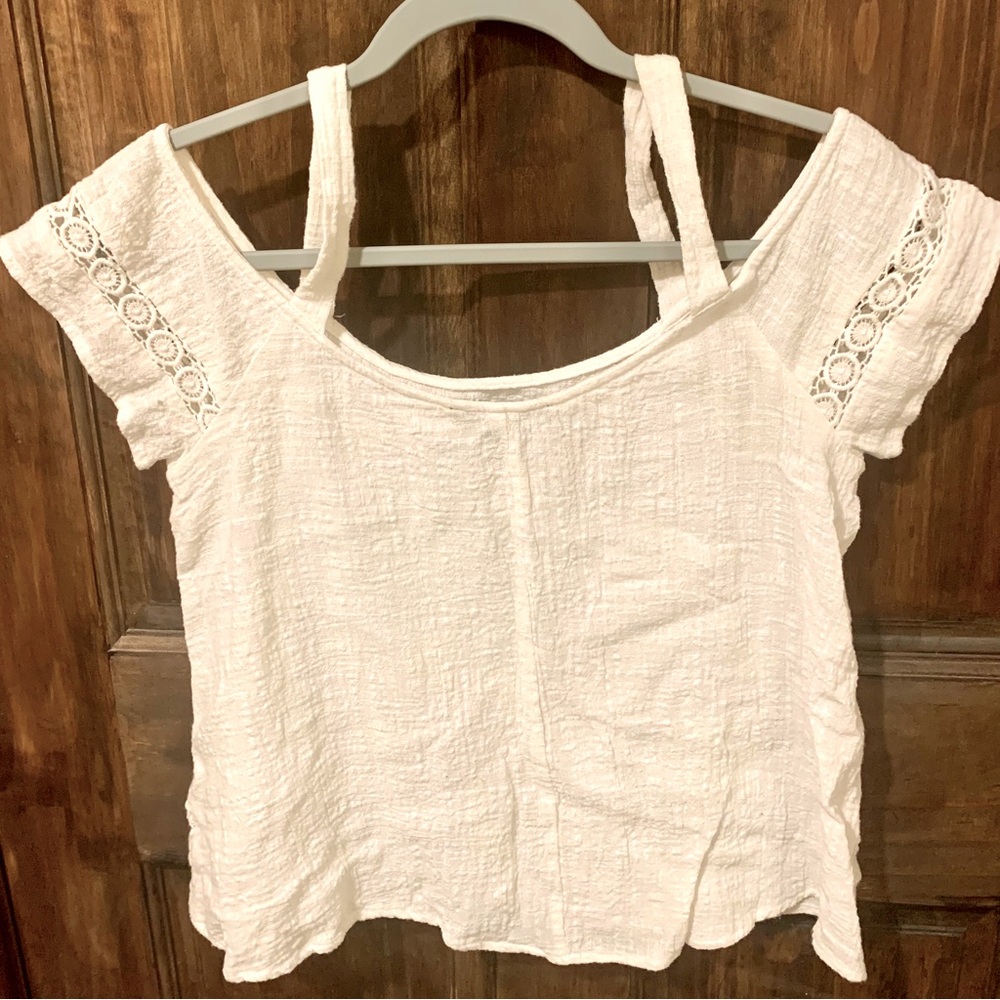 Romeo & Juliet Couture White Ruffled Crop Blouse